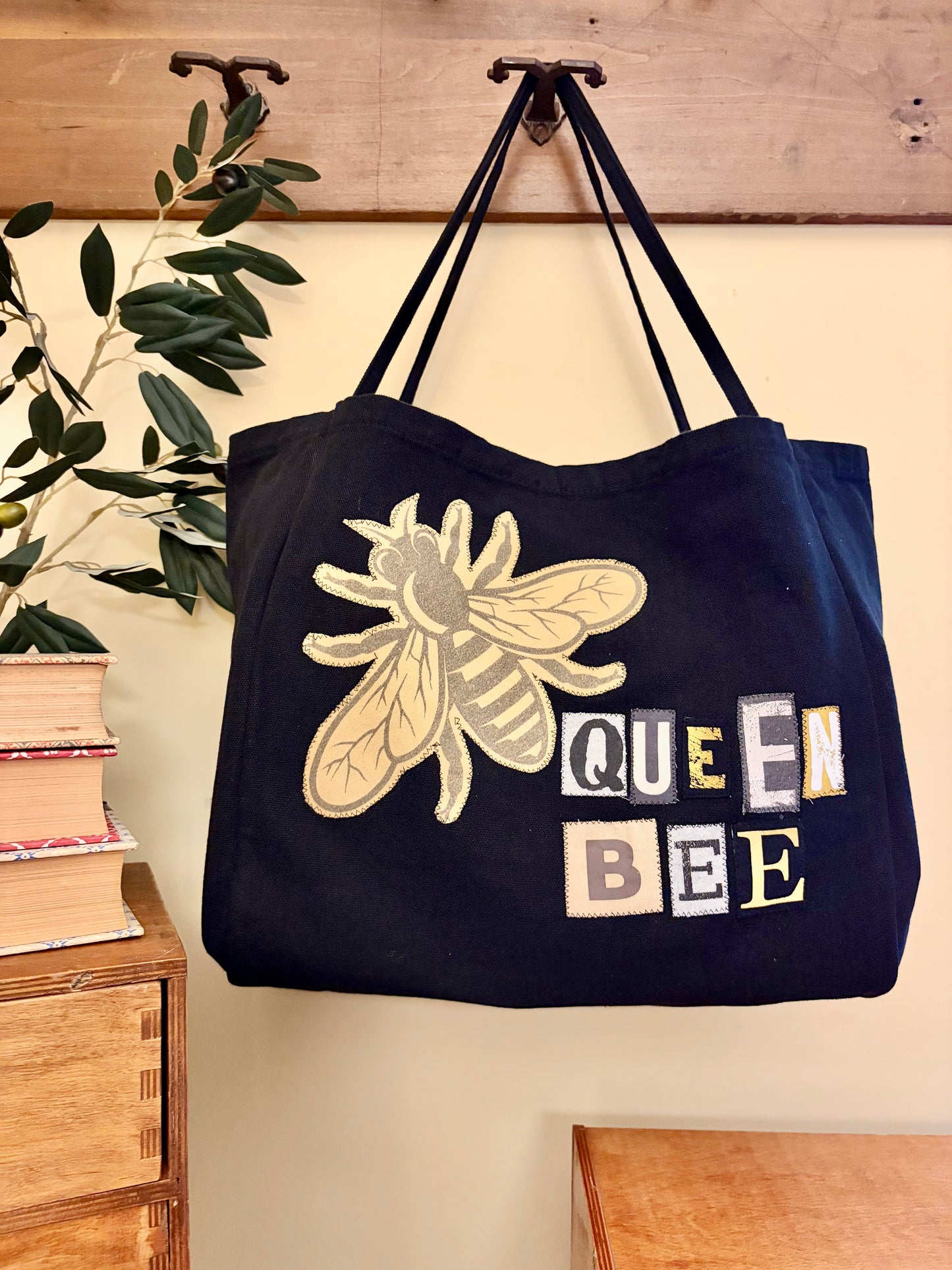 Queen Bee - Black